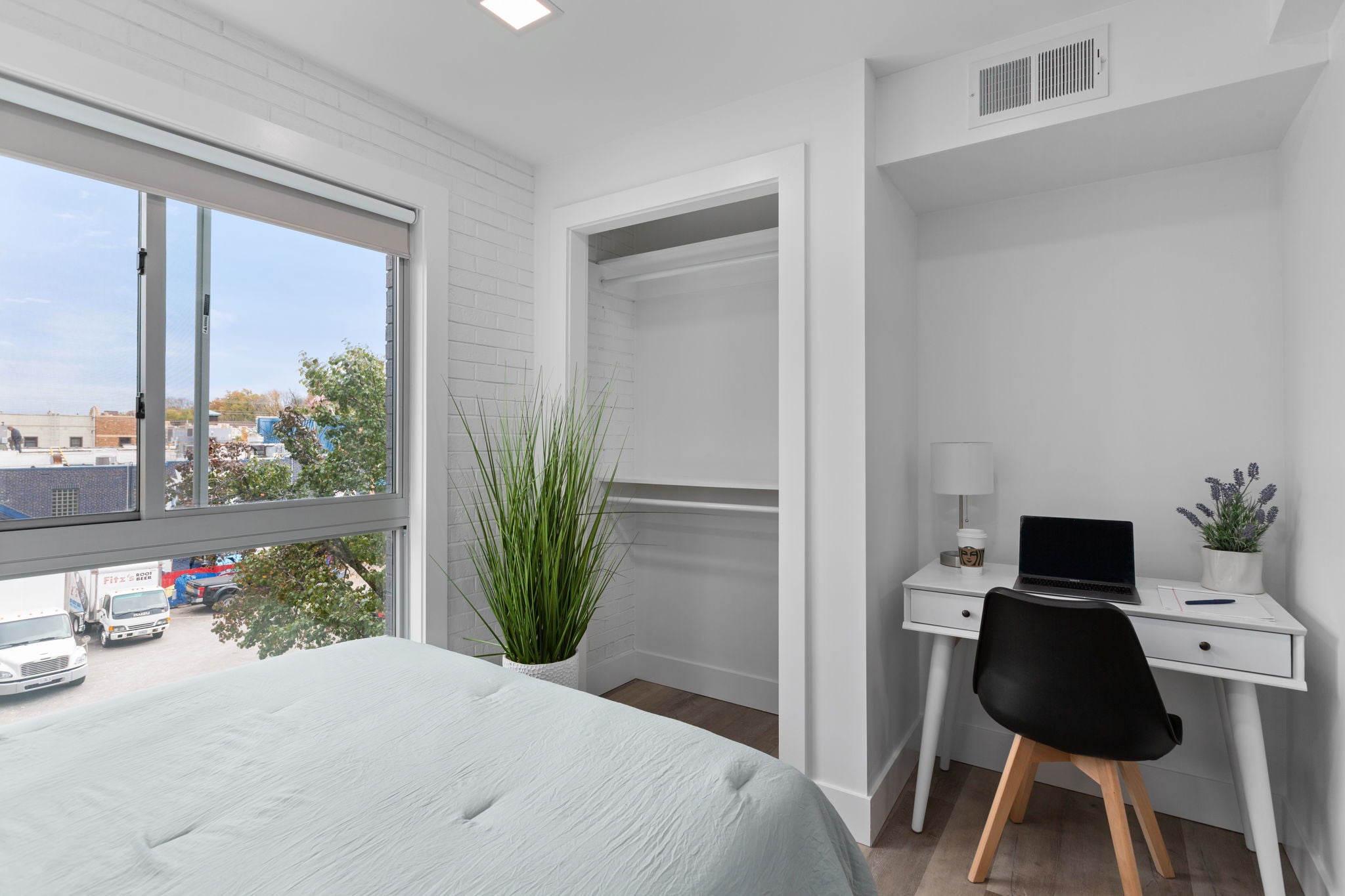 Load image into Gallery viewer, MADRID