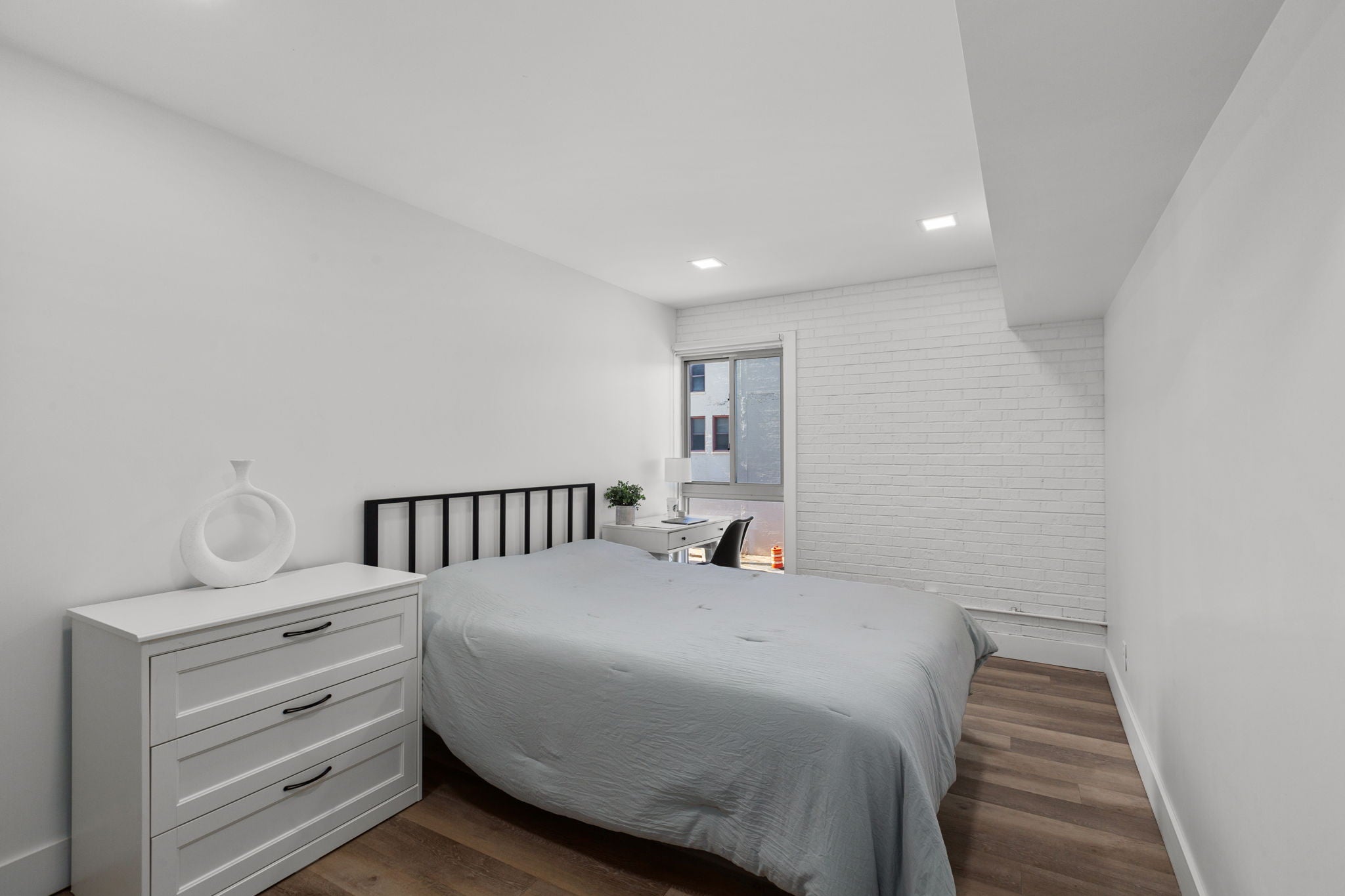 Load image into Gallery viewer, KING'S COURT - Studio