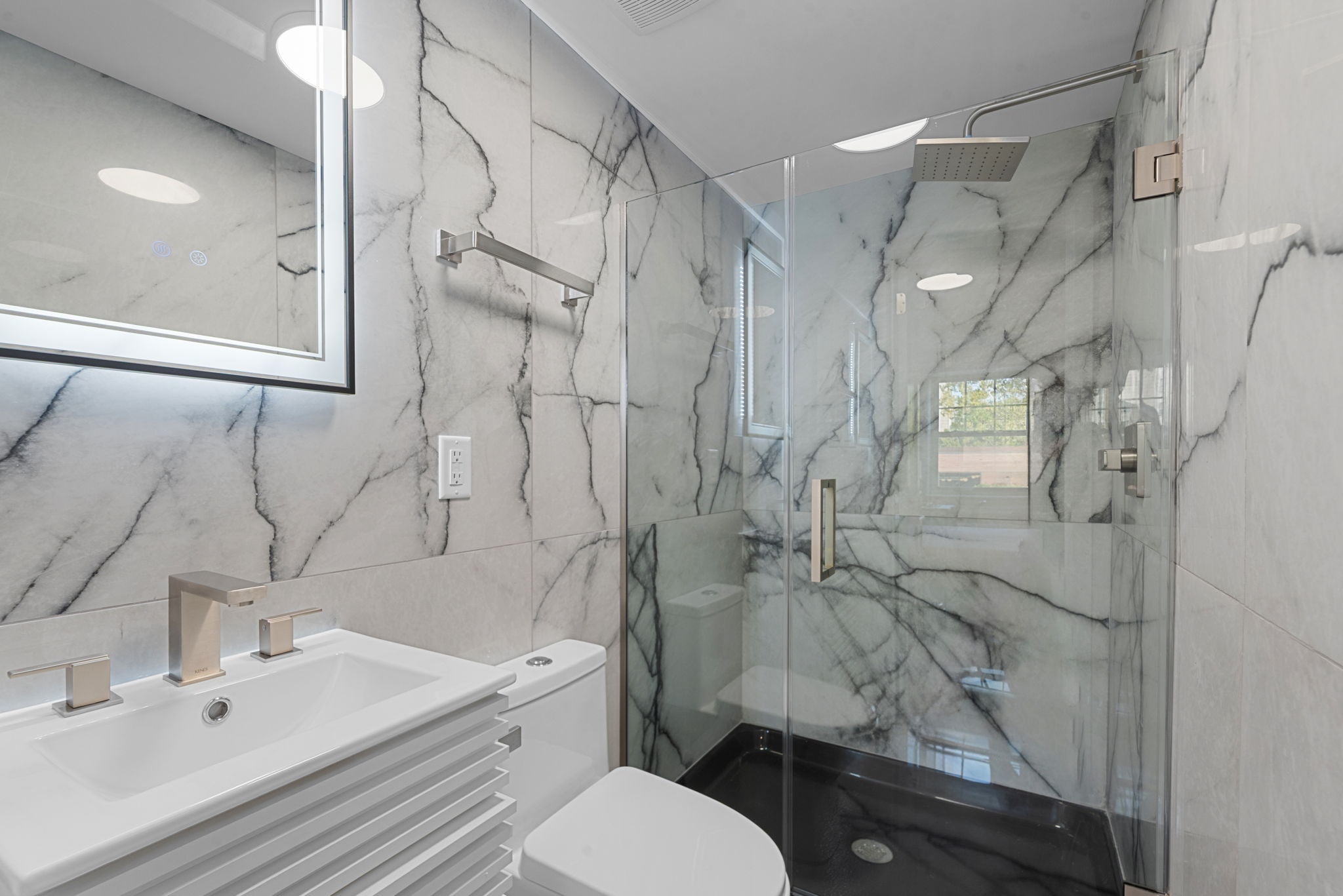 Load image into Gallery viewer, KING'S COURT SUITES