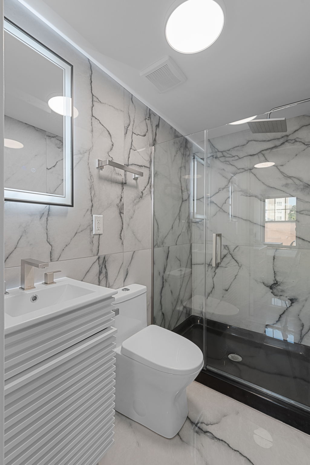 Load image into Gallery viewer, KINGSLAND COURTYARD