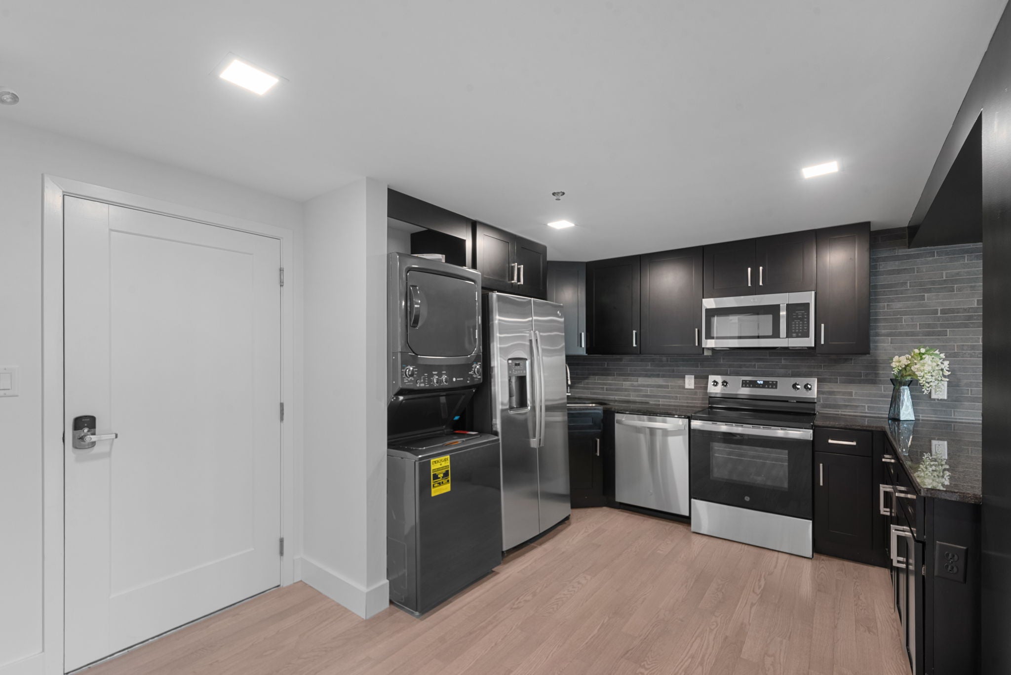 Load image into Gallery viewer, KING'S COURT SUITES