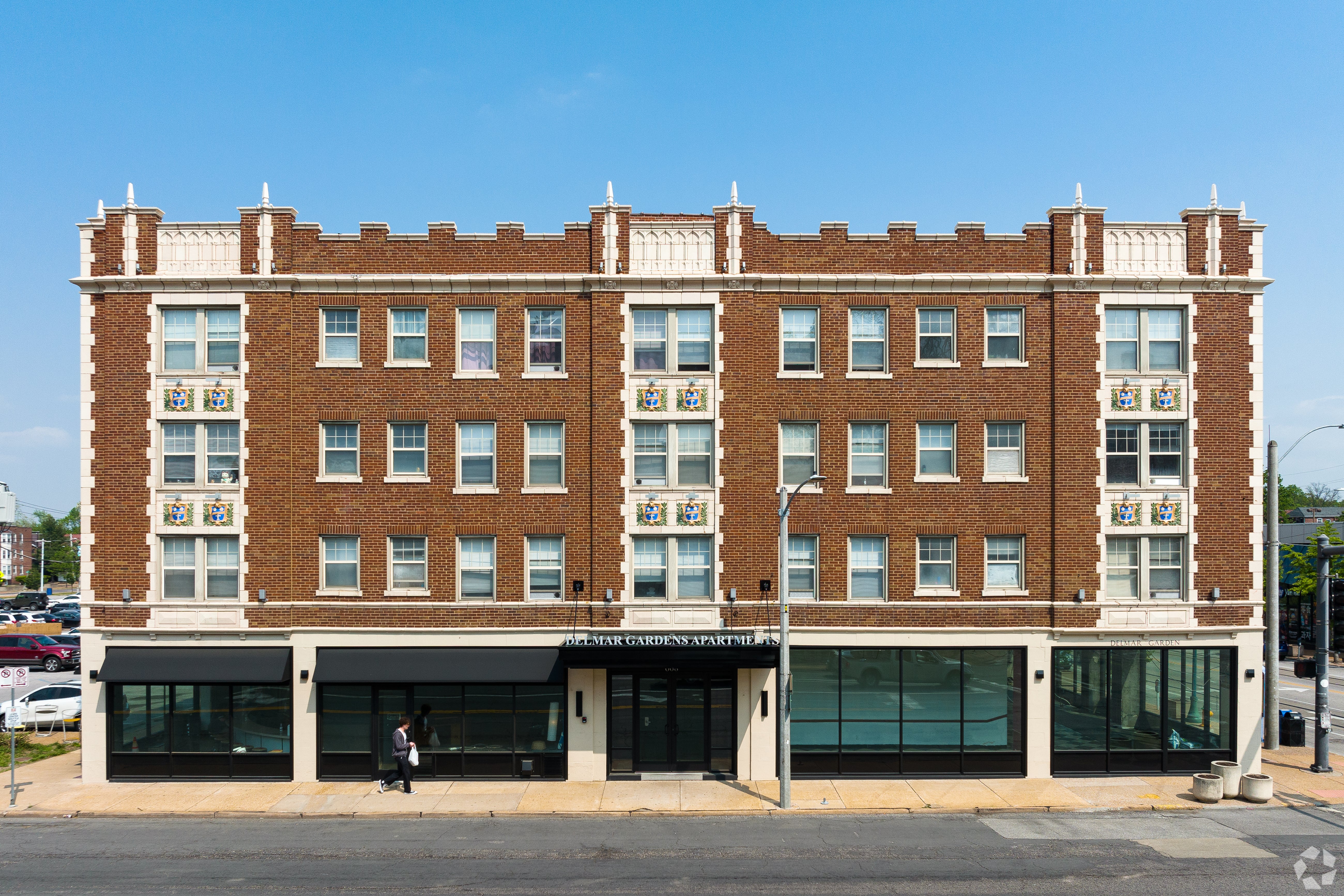 Load image into Gallery viewer, KING'S COURT SUITES