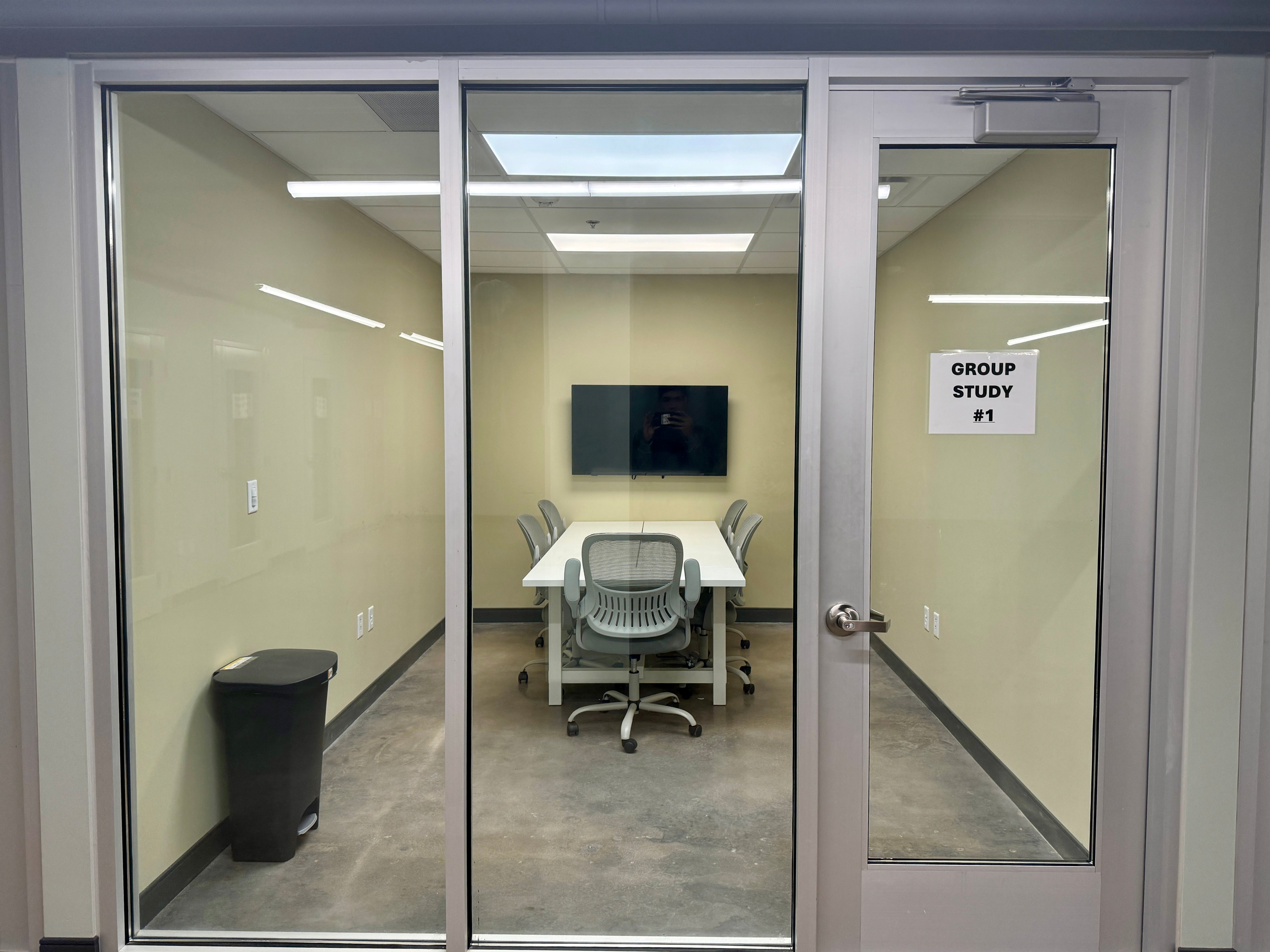 Load image into Gallery viewer, UNIVERSITY SQUARE