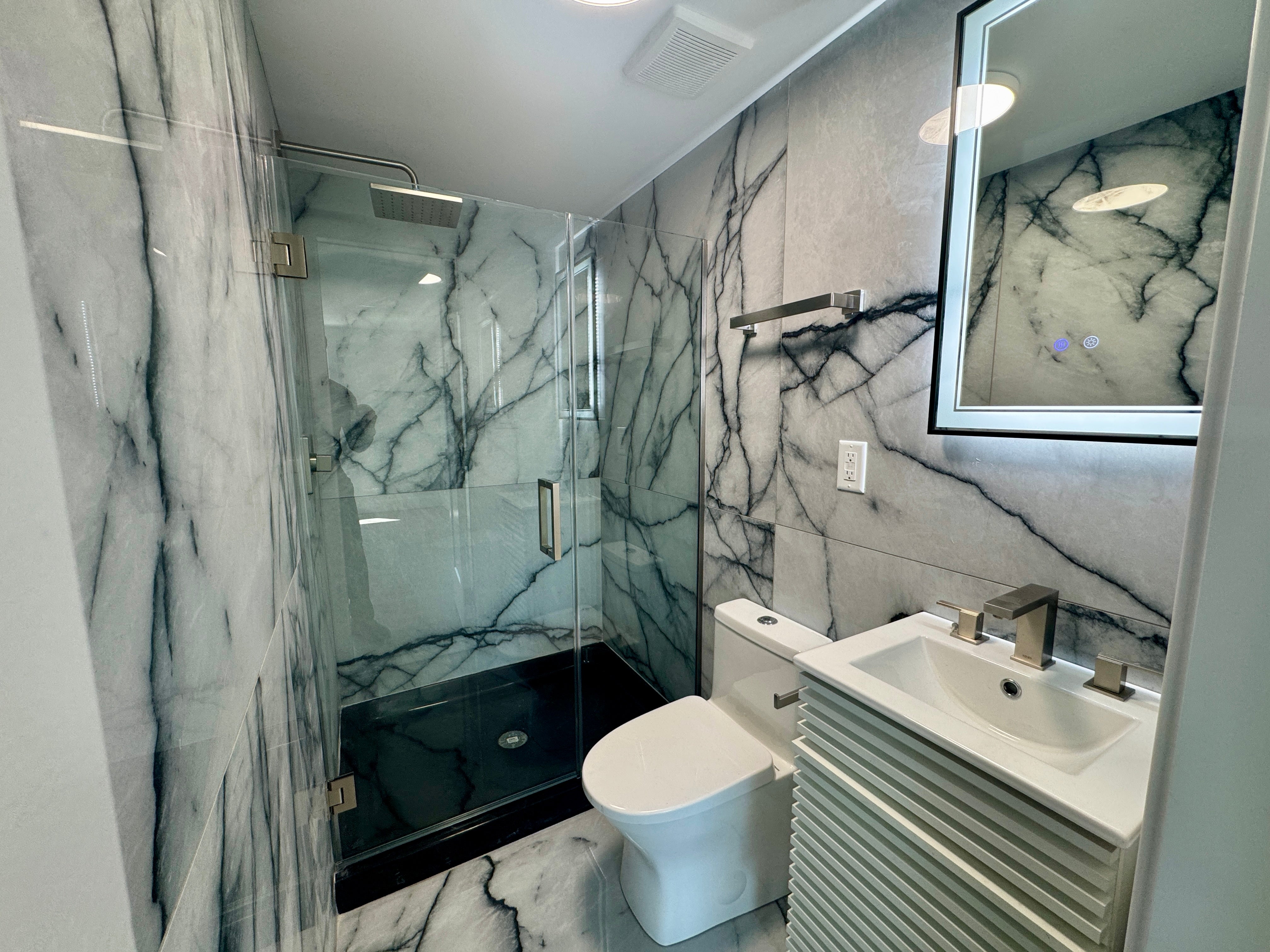 Load image into Gallery viewer, KING'S COURT