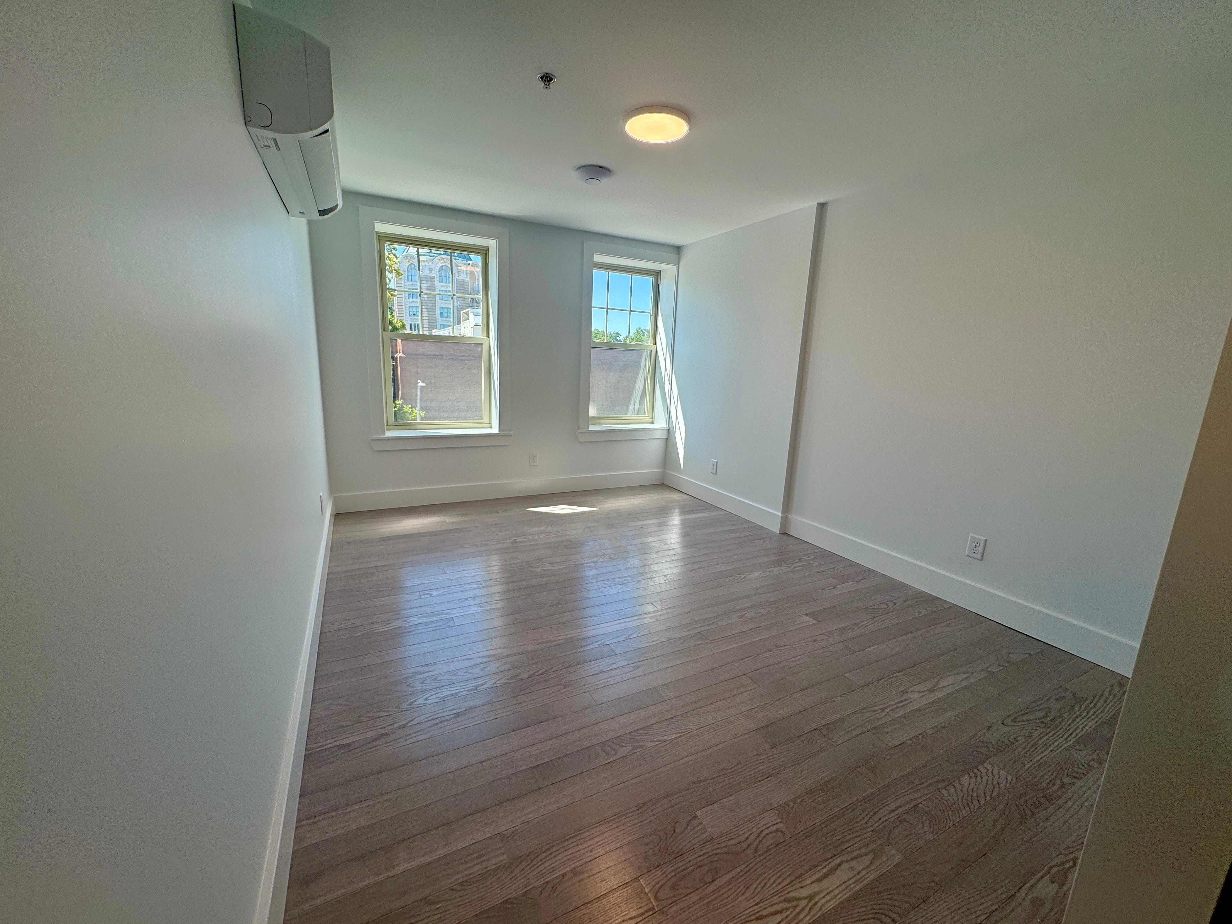 Load image into Gallery viewer, KING'S COURT