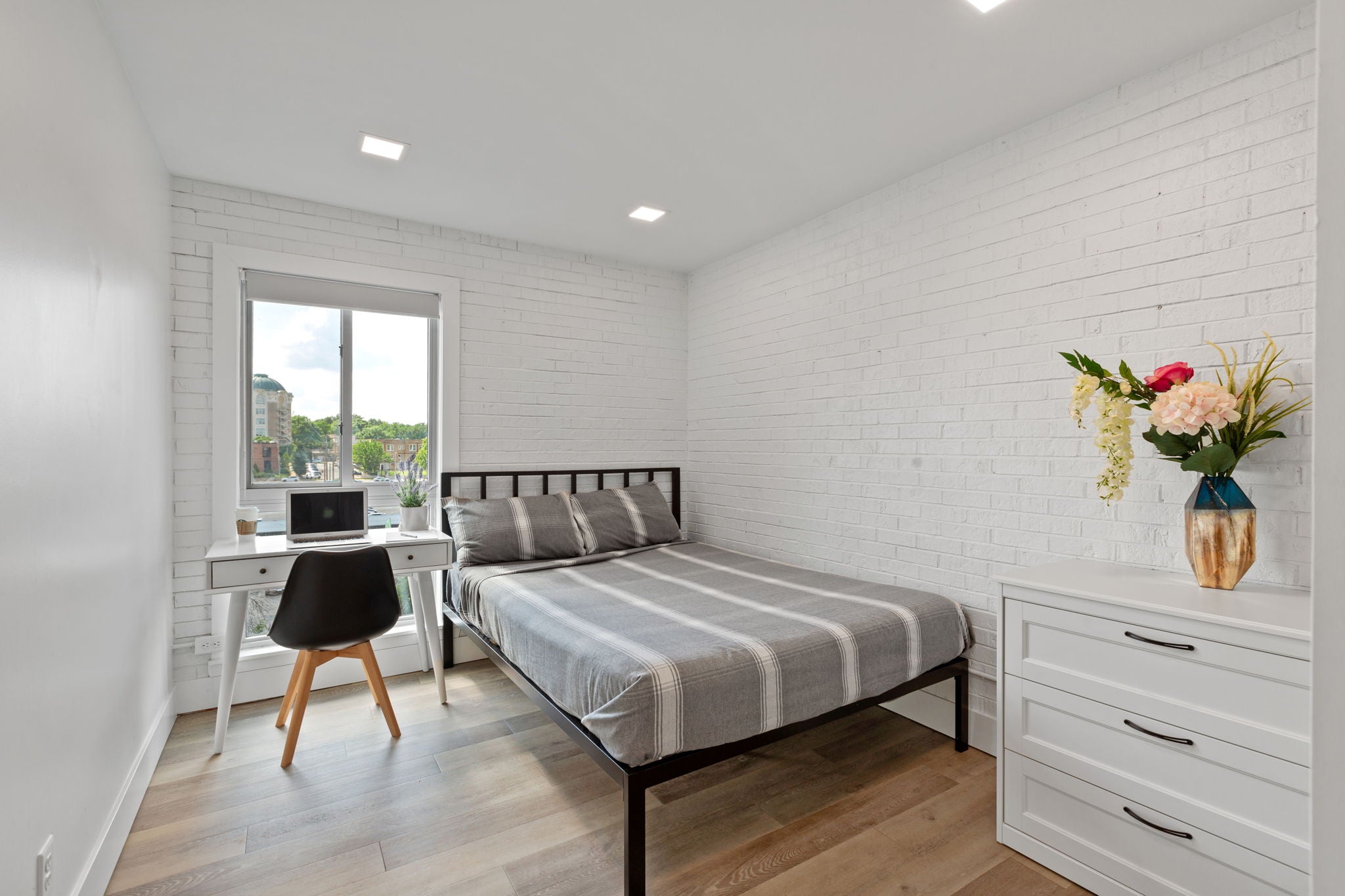 Load image into Gallery viewer, LONDON