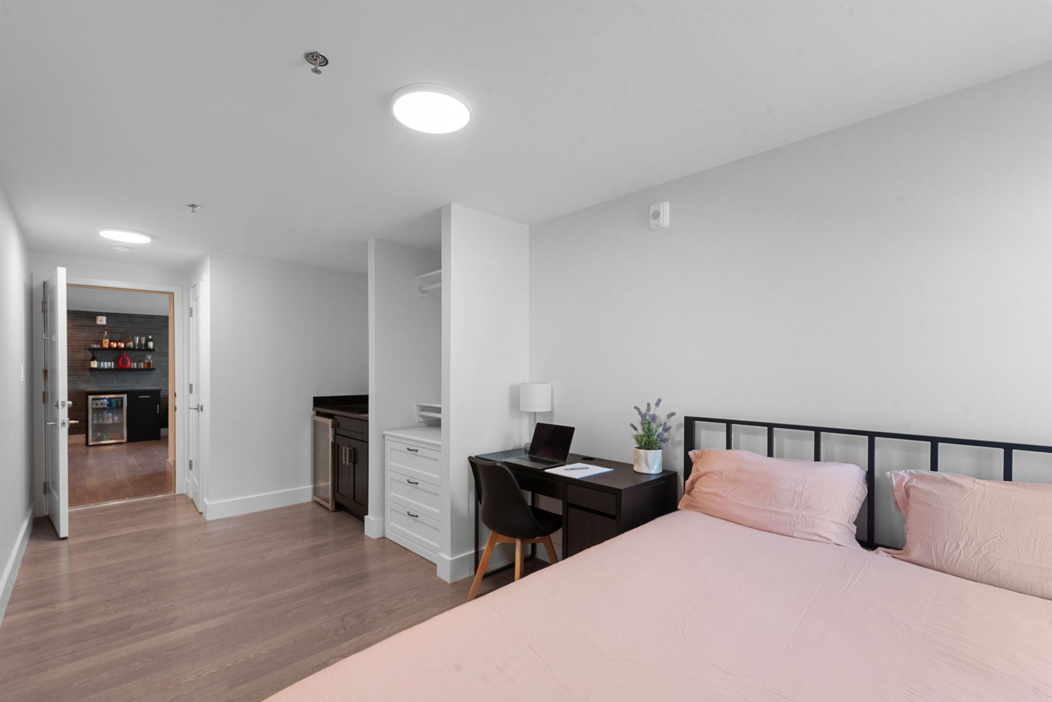 Load image into Gallery viewer, KING&#39;S COURT SUITES

