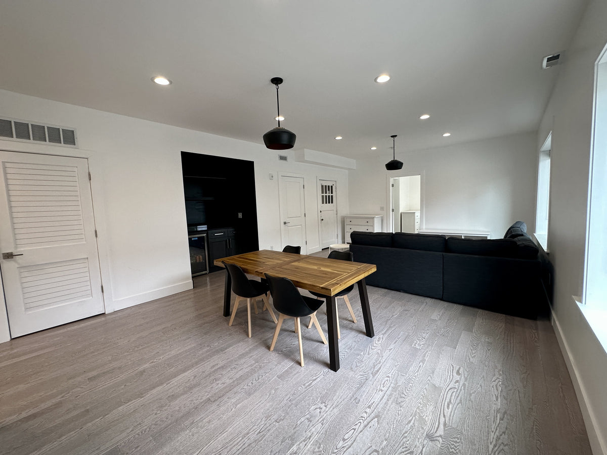 EIGHTOEIGHT WashU Off Campus Student Housing Clock Tower Company